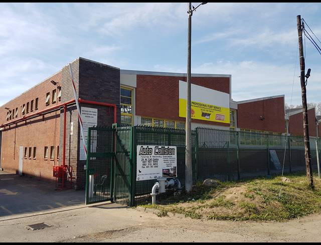 1,617M² FACTORY TO LET IN NEW GERMANY